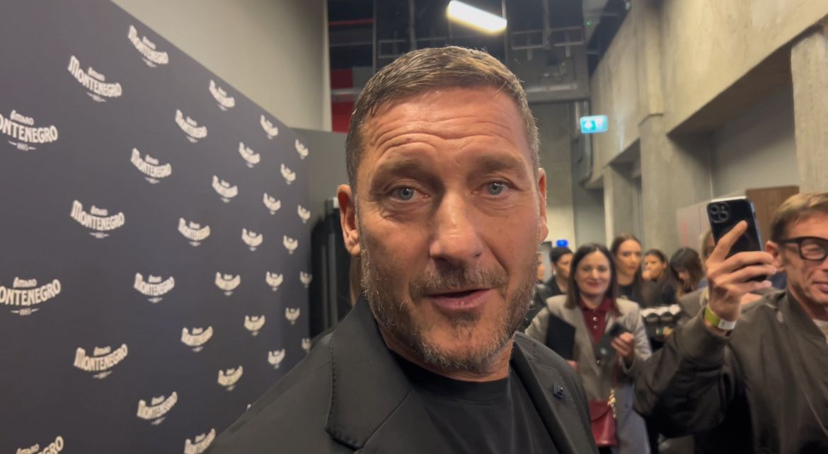Juve, Totti: “Io nello staff di Spalletti? Vuoi sapere troppo”. Poi arriva l’ex ct e scherza: “Ho solo detto che non ti faccio da secondo” | Video Juve, Totti: “Io nello staff di Spalletti? Vuoi sapere troppo”. Poi arriva l’ex ct e scherza: “Ho solo detto che non ti faccio da secondo” | Video