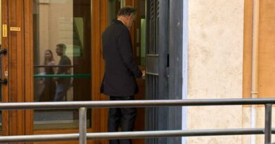 Copertina di Rai, l’ad Giampaolo Rossi in visita da Fratelli d’Italia alla Camera. Domani la riunione della Commissione Vigilanza su Report