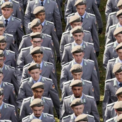 Copertina di Riarmo, in Germania tornano alla Difesa 200 proprietà militari destinate a uso civile: bloccate le riconversioni delle strutture