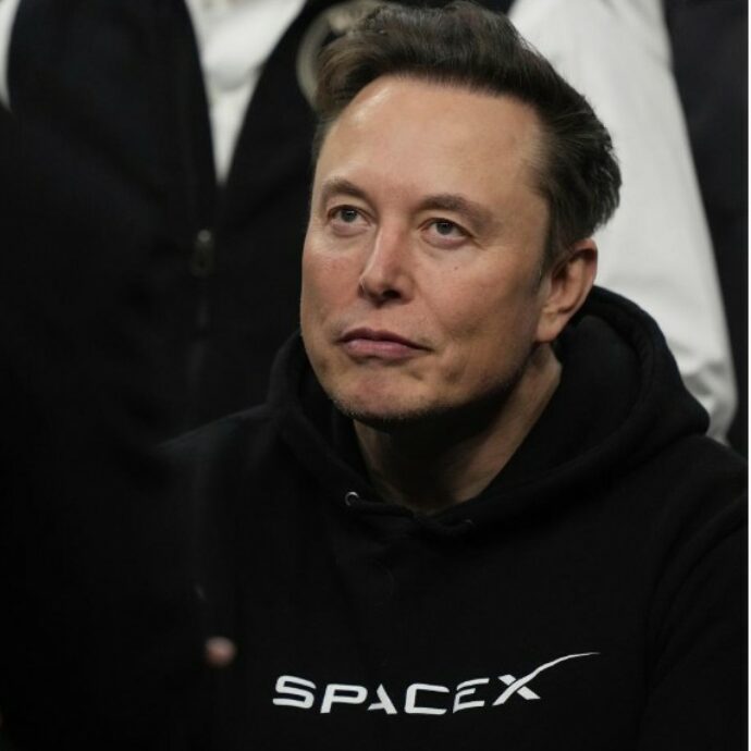 “Sarà più veritiera di Wikipedia”: Elon Musk lancia Grokipedia, l’enciclopedia generata dall’AI. Ma è già polemica: “Ci saranno molti errori”