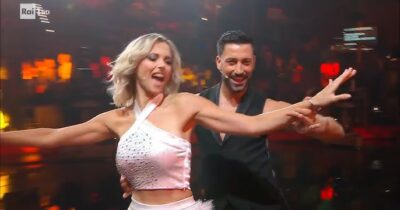 Copertina di “Durante una intervista a Radio Vaticana hanno tirato lo sciacquone e si è sentito. La bellezza? Un bel faccino in tv serve. Non sono sexy”: così Francesca Fialdini