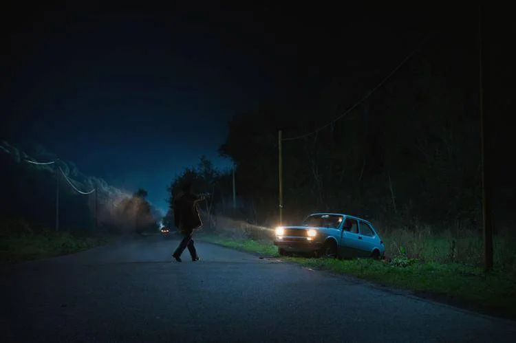 Il Mostro – La serie Neflix. Dopo 40 anni la storia che incarna il male nella sua essenza è ancora irrisolta. Stefano Sollima: “Non so chi possa essere, ci sono cose che vorrei non aver mai visto” Il Mostro – La serie Neflix. Dopo 40 anni la storia che incarna il male nella sua essenza è ancora irrisolta. Stefano Sollima: “Non so chi possa essere, ci sono cose che vorrei non aver mai visto”