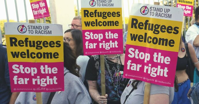 Migranti in caserma polemica contro il governo laburista