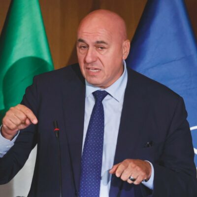 Copertina di Crosetto ammette: “Kiev, le terre perse sono irrecuperabili”