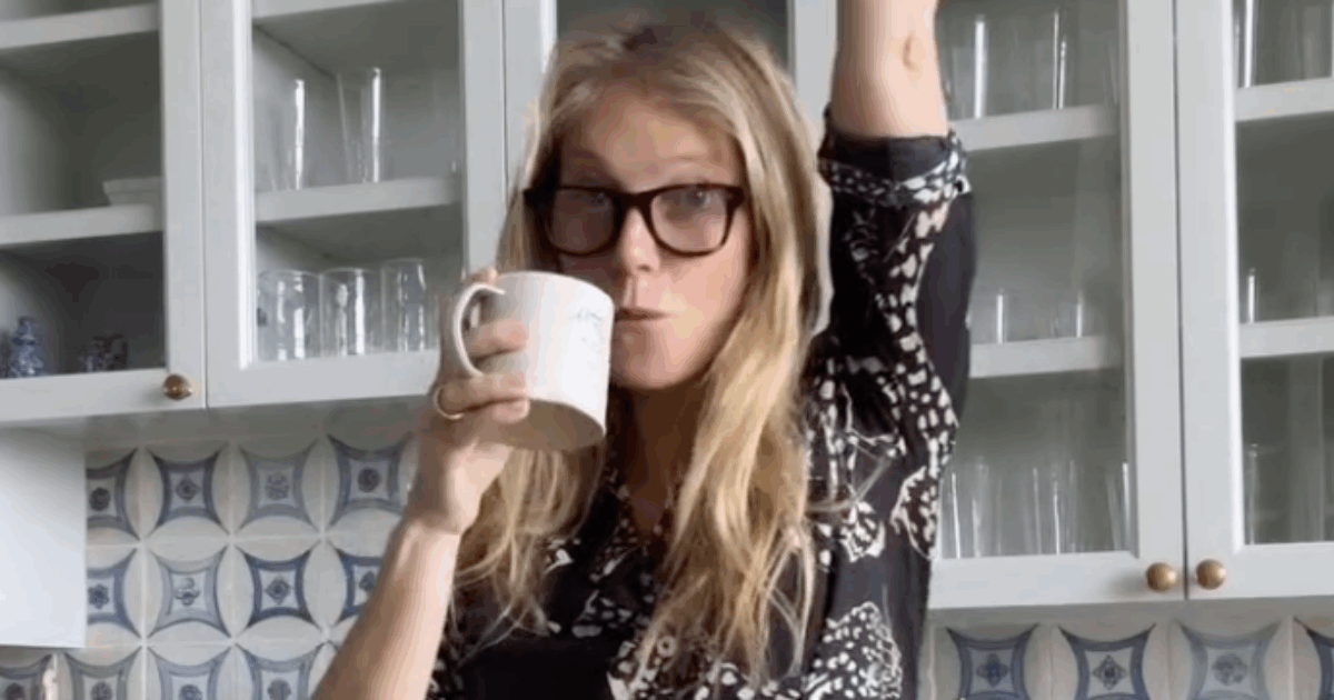 “Il modo di bere il caffè di Gwyneth Paltrow nasconde dei rischi, meglio non fare come lei. Bene invece quando ammette di mangiare un noto biscotto la sera, nutrirsi bene vuol dire equilibrio”: parlano gli esperti