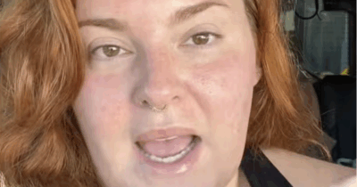 Copertina di “Devi perdere peso! Così un assistente di volo mi ha insultata”: lo rabbia della modella Tess Holliday