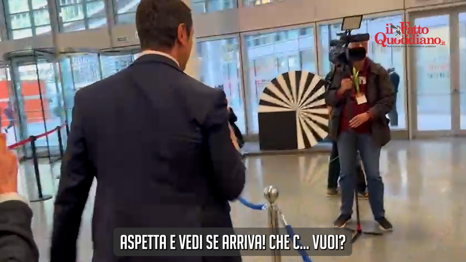 “Arriverà il video della Meloni?” “Ancora insisti? Che caz*o vuoi”: Andrea Giambruno sbrocca contro il giornalista del Fatto “Arriverà il video della Meloni?” “Ancora insisti? Che caz*o vuoi”: Andrea Giambruno sbrocca contro il giornalista del Fatto