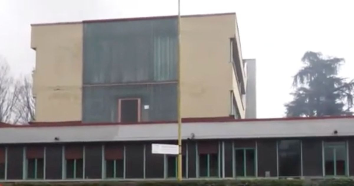 La bonifica infinita dei capannoni Inalca a Reggio Emilia. Le associazioni: “Ci sono ancora amianto e carne putrefatta” La bonifica infinita dei capannoni Inalca a Reggio Emilia. Le associazioni: “Ci sono ancora amianto e carne putrefatta”