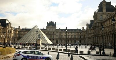 Copertina di Rapina al Louvre, la ridicola password delle telecamere, le indagini e il destino dei gioielli rubati