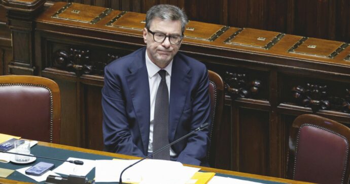 Manovra, il ministro della Lega Giorgetti ai suoi: sulle banche decidono le Camere