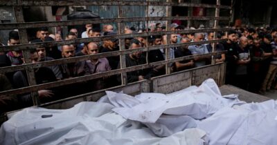 Copertina di Lo strano sollievo: non è la mia quell’intera famiglia spazzata via