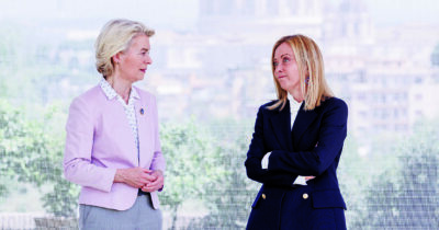 Copertina di La “sovranista” Meloni stanzia due miliardi in più per il Bilancio dell’Ue: la verità nelle tabelle del ministero