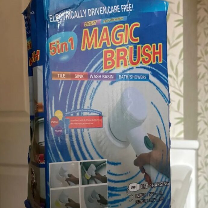 “La spazzola comprata su Temu si è accesa da sola, è volata via e le ha risucchiato i capelli. Ora mia figlia di 3 anni ha una grossa chiazza calva”: la rabbia della mamma