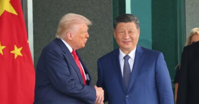 Copertina di Trump riduce i dazi sulla Cina dopo l’incontro con Xi. Sbloccato l’accordo sulle terre rare