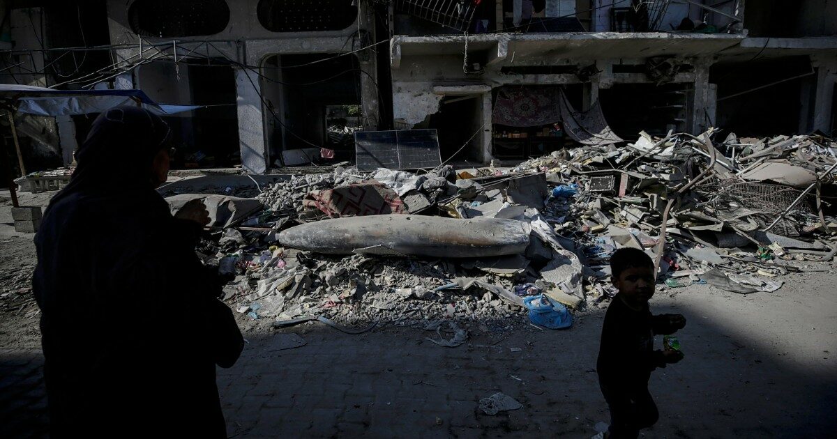 Il cessate il fuoco armato a Gaza, nuovi raid di Israele nel sud della Striscia: Hamas consegna altri due corpi di ostaggi Il cessate il fuoco armato a Gaza, nuovi raid di Israele nel sud della Striscia: Hamas consegna altri due corpi di ostaggi