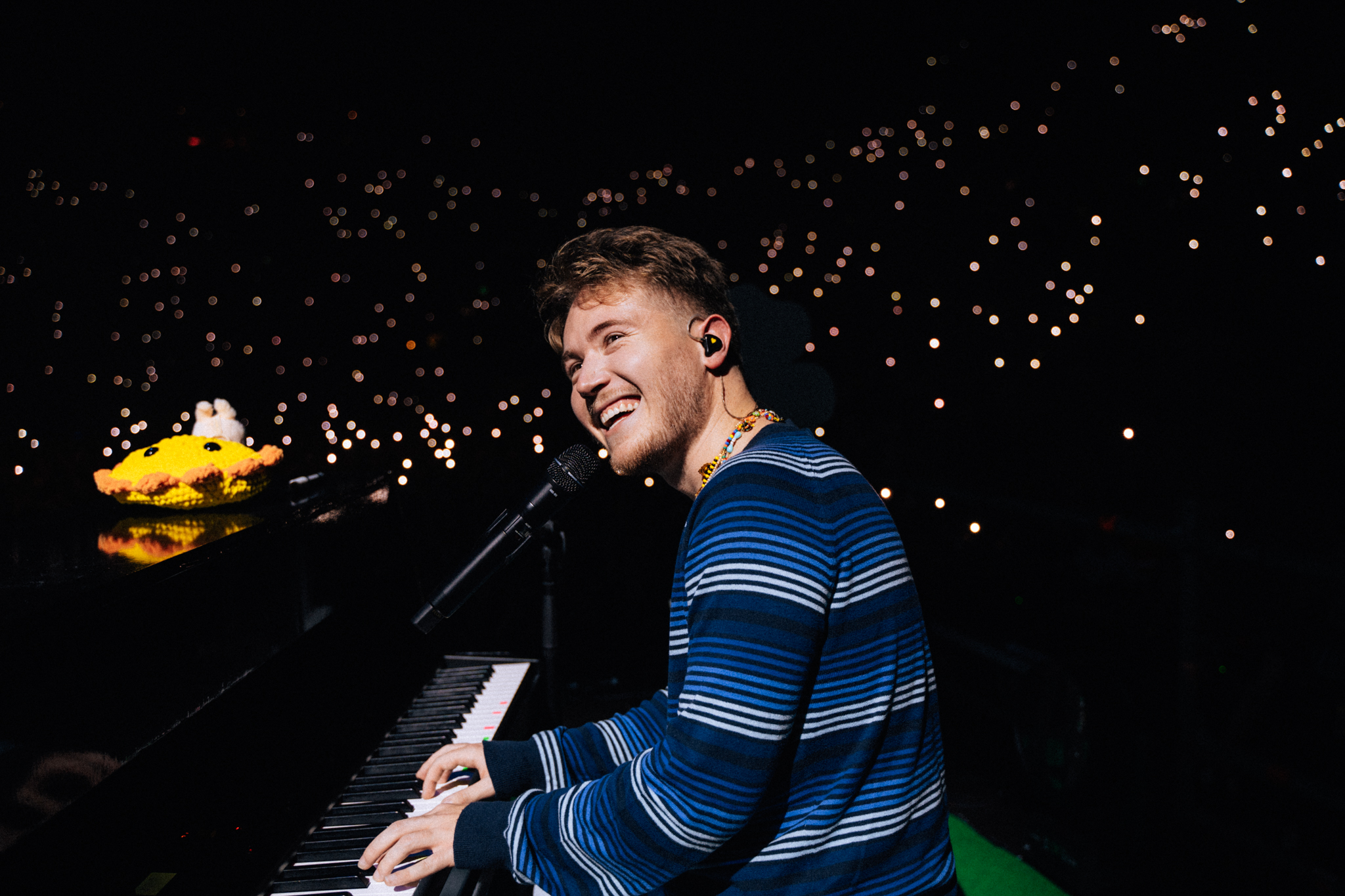 “Non ho presentato nessuna canzone per Sanremo 2026. Non esiste l’arte senza pause. Studierò per la patente, starò con i miei e viaggerò”: la smentita di Alfa