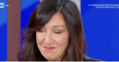 Copertina di “Sono arrivata in ospedale che era già morta. Il dolore mi ha devastato, ho perso 8 chili e la voglia di mangiare”: Emanuela Aureli in lacrime racconta la morte improvvisa della madre