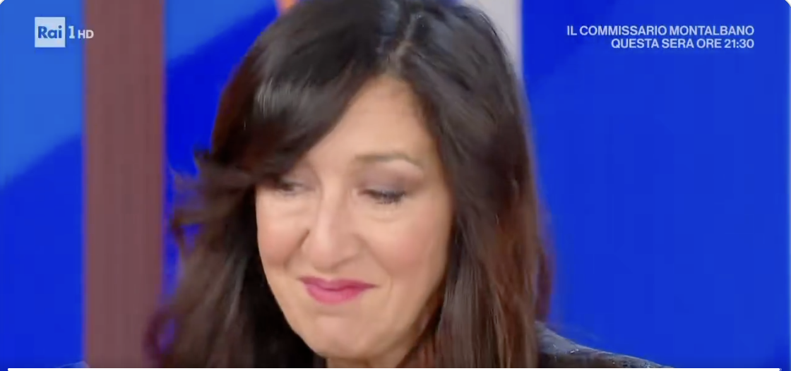 “Sono arrivata in ospedale che era già morta. Il dolore mi ha devastato, ho perso 8 chili e la voglia di mangiare”: Emanuela Aureli in lacrime racconta la morte improvvisa della madre