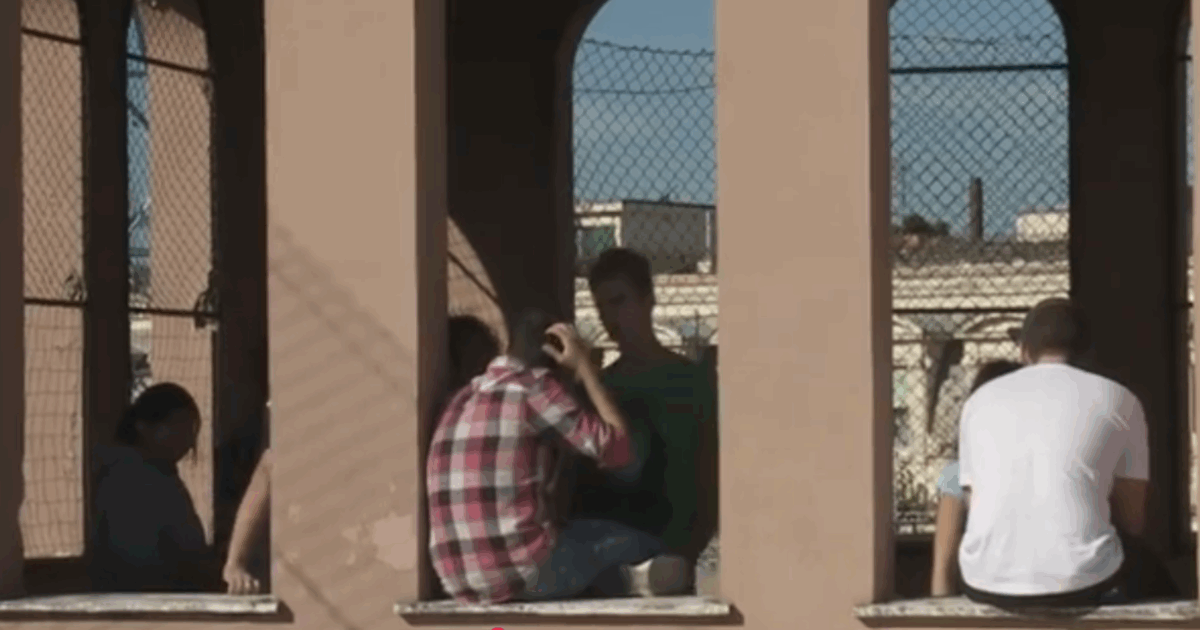 Genova, violenze contro le occupazioni scolastiche. Gli studenti: “Non è solo vandalismo, sono aggressioni”