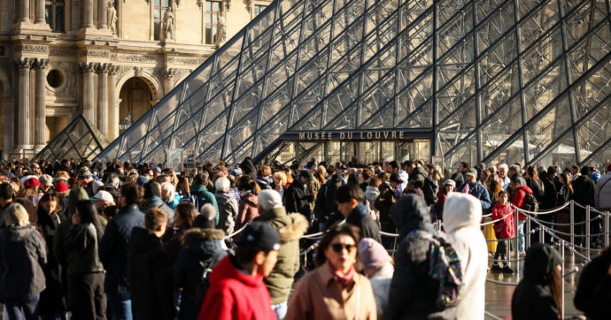 Parigi, 5 nuovi arresti per il furto dei gioielli al museo Louvre