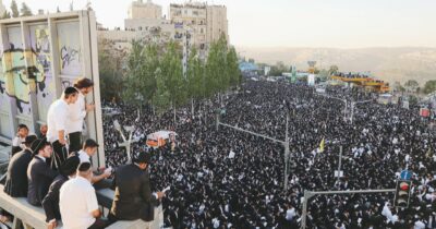 Copertina di Gerusalemme, la rivolta degli ultra-ortodossi (esenti dalla leva): “Noi non ci arruoleremo mai”