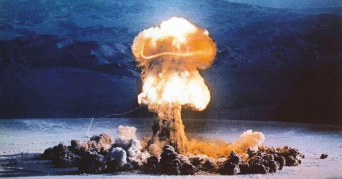 Nucleare, la dottrina Trump: Donald ordina al Dipartimento della Guerra di riprendere i test atomici