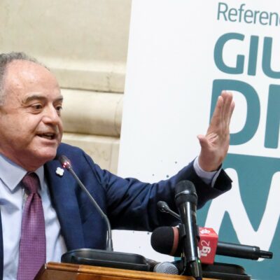 Copertina di Il Procuratore Nicola Gratteri: “Separazione delle carriere, il vero scopo della riforma è  il pm sotto controllo. I politici sono insofferenti alla legalità”