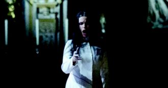 Lo Stabat Mater di Romeo Castellucci: quando la musica trafigge come le spade nel corpo di Maria