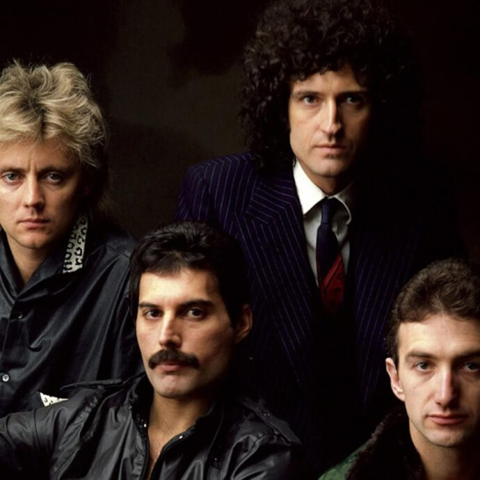 “Il testo di Bohemian Rhapsody? Un mistero, ma Freddie Mercury potrebbe aver fatto il coming out più eclatante al mondo”: l’opera dei Queen compie 50 anni