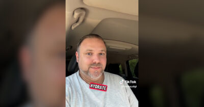 Copertina di “Ho parlato per tutta la mia vita con un’altra voce. L’ho scoperto un anno fa”. La rivelazione di un tiktoker stupisce: “Ho rischiato di soffocare con il pranzo”