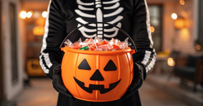 “Attenzione agli eccessi di dolci e alcolici ad Halloween, il corpo non recupera per Natale”: le raccomandazioni dell’esperto