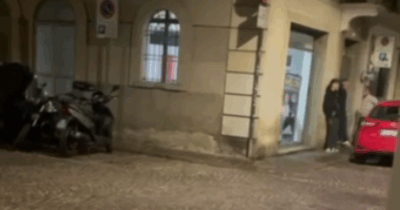 Copertina di “Duce, duce” e “camicia nera trionferà”: cori fascisti dai giovani di FdI a Parma. Donzelli: “Sezione già commissariata”