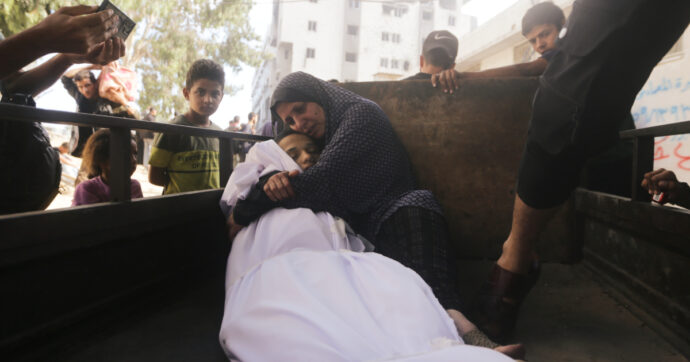 Gaza, il report Usa: Israele è sospettato di aver commesso “centinaia di violazioni dei diritti umani”, ma Washington chiude gli occhi