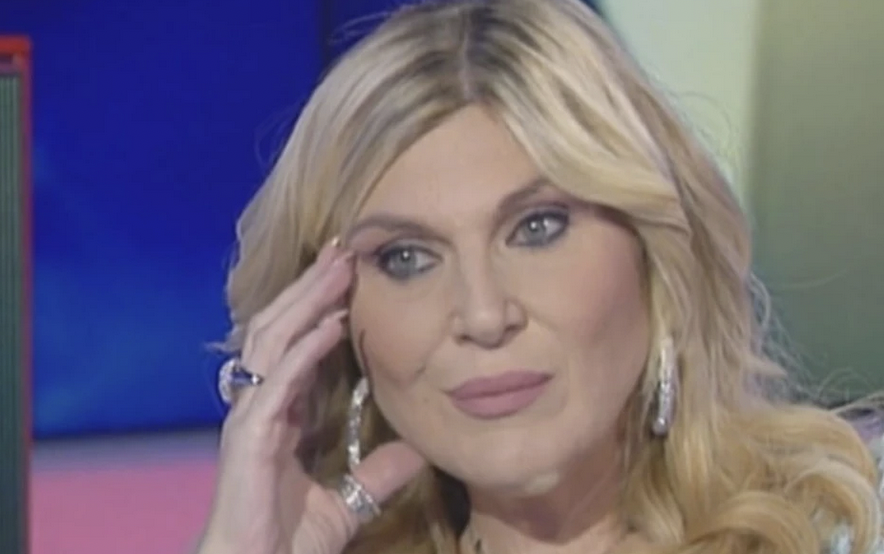 mi alzo per andare in bagno mi appoggio al lavandino e comincio a perdere sangue e pus avevo la febbre ero verde nadia rinaldi racconta le complicazioni dell8217intervento al seno da Ilfattoquotidiano.it mi alzo per andare in bagno mi appoggio al lavandino e comincio a perdere sangue e pus avevo la febbre ero verde nadia rinaldi racconta le complicazioni dell8217intervento al seno