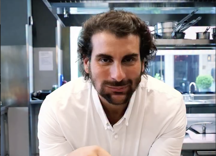 “L’obesità è una malattia silenziosa, ti anestetizza. Ho perso 111 kg in un anno e mezzo e vado alla maratona di New York”: la storia di chef Matteo Grandi “L’obesità è una malattia silenziosa, ti anestetizza. Ho perso 111 kg in un anno e mezzo e vado alla maratona di New York”: la storia di chef Matteo Grandi