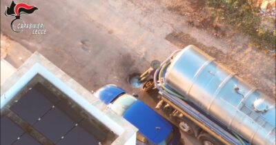 Copertina di Scarica illecitamente liquami nella rete fognaria, imprenditore di Porto Cesareo incastrato dalle telecamere – Video