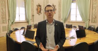 Copertina di Cori fascisti nella sede di FdI, il sindaco di Parma: “La città non accetta squallida propaganda legata a un passato orrendo”