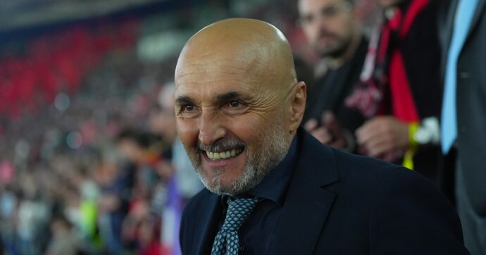 “Stamattina dovevo fare le analisi e mi son fatto tirare il sangue dall’altro braccio, non volevo che mi toccassero nulla”: Spalletti risponde alle polemiche