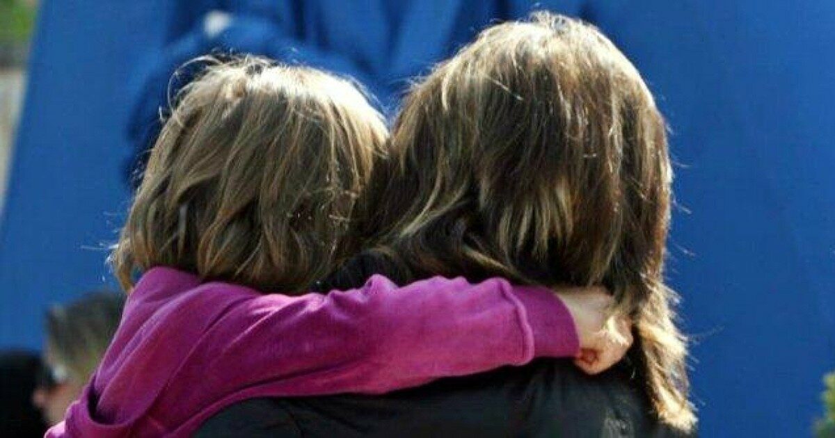 Una madre salva il figlio donandogli un pezzo di fegato. I medici: “Un gesto speciale, ora il bambino può vivere una vita normale”