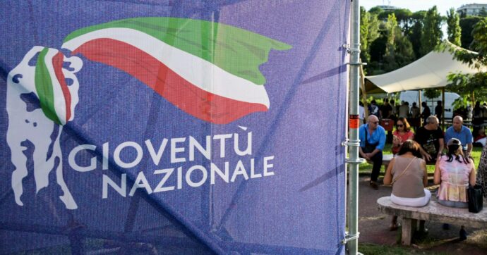Parma, cori fascisti davanti sede di partito