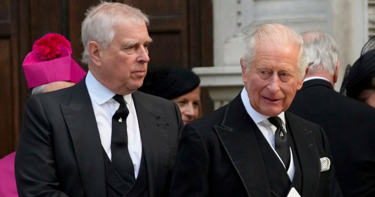 “L’ex principe Andrea si trasferirà all’estero e lontano. Ci sono persone pronte a ospitarlo. Che ne sarà degli amati cani di Elisabetta II?”: le indiscrezioni