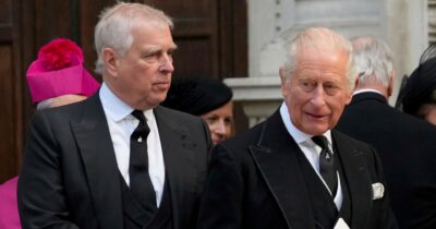 Copertina di L’ex principe Andrea a cavallo nel parco di Windsor con una donna bionda: la prima foto dopo la “stangata” di Re Carlo per lo scandalo Epstein