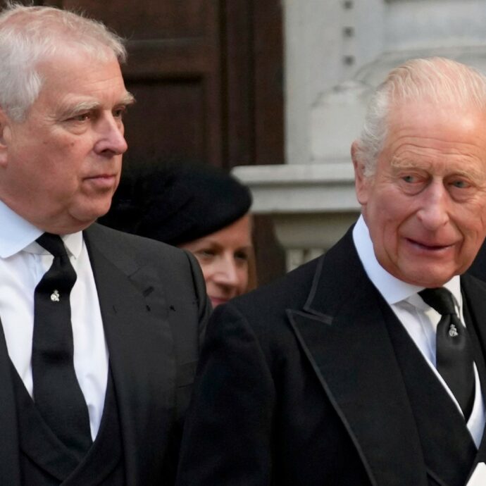 “L’ex principe Andrea si trasferirà all’estero e lontano. Ci sono persone pronte a ospitarlo. Che ne sarà degli amati cani di Elisabetta II?”: le indiscrezioni