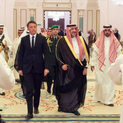 Copertina di Renzi fa il doppio show a Riad. Spot a Expo e siluri all’Europa