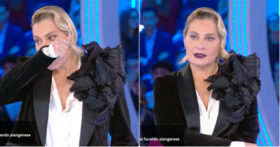 Copertina di “La separazione è un lutto, ma non si deve mai smettere di essere buoni genitori”: Simona Ventura in lacrime al “Grande Fratello” per la storia familiare di Francesca e Simone