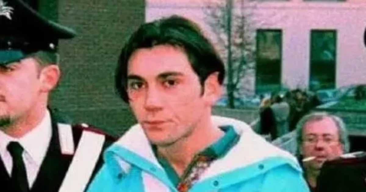 Sterminò la famiglia a fucilate, evaso il responsabile della “strage dei fornai”: Elia Del Grande ricercato in tutta Italia Sterminò la famiglia a fucilate, evaso il responsabile della “strage dei fornai”: Elia Del Grande ricercato in tutta Italia