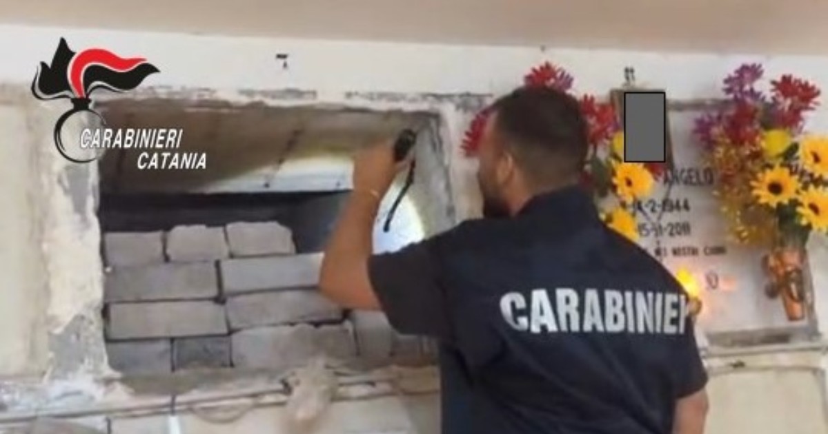 Catania, rifiuti e degrado nel cimitero di Aci Catena: sequestrate aree per rischio igienico e ambientale Catania, rifiuti e degrado nel cimitero di Aci Catena: sequestrate aree per rischio igienico e ambientale