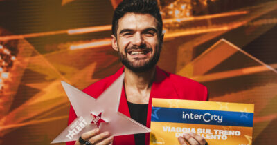 Copertina di Joe Romano trionfa a “Italia’s Got Talent”: il cantante ha messo insieme i brani della Disney e gli AC/DC