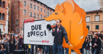 Copertina di “Ve prego se siete di Roma, non rosicate che non è du’ spicci”: Zerocalcare svela il nuovo film “Due Spicci” al Lucca Comics & Games – IL VIDEO