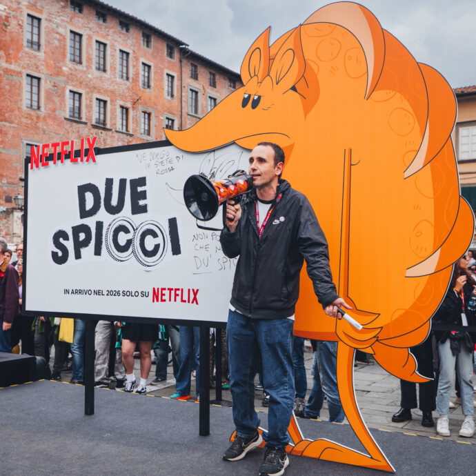 “Ve prego se siete di Roma, non rosicate che non è du’ spicci”: Zerocalcare svela il nuovo film “Due Spicci” al Lucca Comics & Games – IL VIDEO